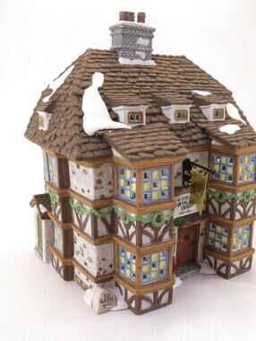 Department 56 Sir John Falstaff Inn 4th Edition 1995 57533 Christmas Village